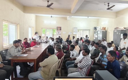 ఇందిరమ్మ ఇండ్ల నిర్మాణానికి మేస్తిర్లకు,స్టీలు,సిమెంటు,ఇసుక ట్రాక్టర్ యజమానులకు అవగాహన సదస్సు