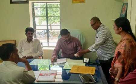 మల్దకల్ సింగల్ విండో సొసైటీ ని సందర్శించిన కలెక్టర్