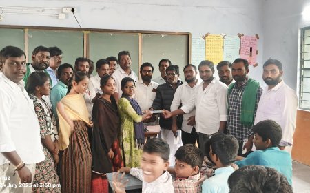 ఎంపీ శ్యామల జన్మదిన సందర్భంగా విద్యార్థులకు నోటుబుక్కులు పంపిణీ