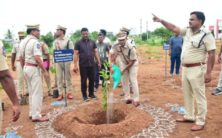 వార్షిక తనిఖీల్లో భాగంగా ఆలంపూర్ సర్కిల్ కార్యాలయాన్ని, అలంపూర్,గద్వాల్ రూరల్ పోలీస్ స్టేషన్ల ను, మరియు జిల్లా పోలీస్ కార్యాలయంను   సందర్శించి తనిఖీ చేసిన