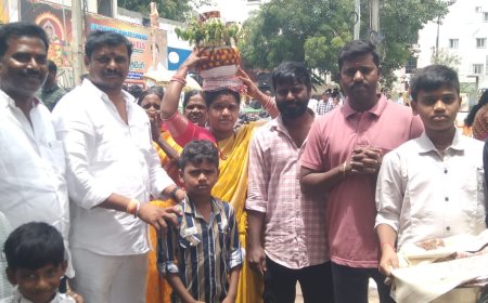 గుప్తేష్ నగర్ నారబోయిన శ్రీనివాస్ యాదవ్ ఆధ్వర్యంలో బోనాల జాతర ఘనంగా నిర్వహించారు.