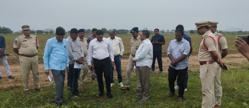 సభ స్థలాన్ని పరిశీలించిన కలెక్టర్