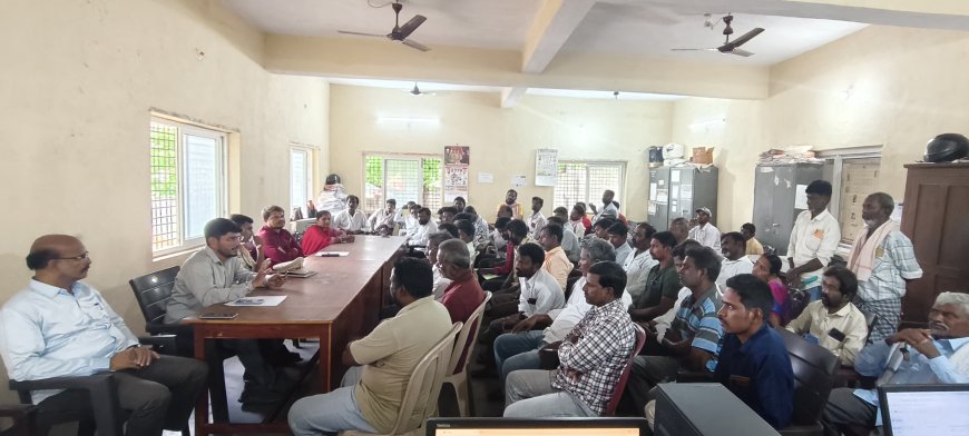 ఇందిరమ్మ ఇండ్ల నిర్మాణానికి మేస్తిర్లకు,స్టీలు,సిమెంటు,ఇసుక ట్రాక్టర్ యజమానులకు అవగాహన సదస్సు