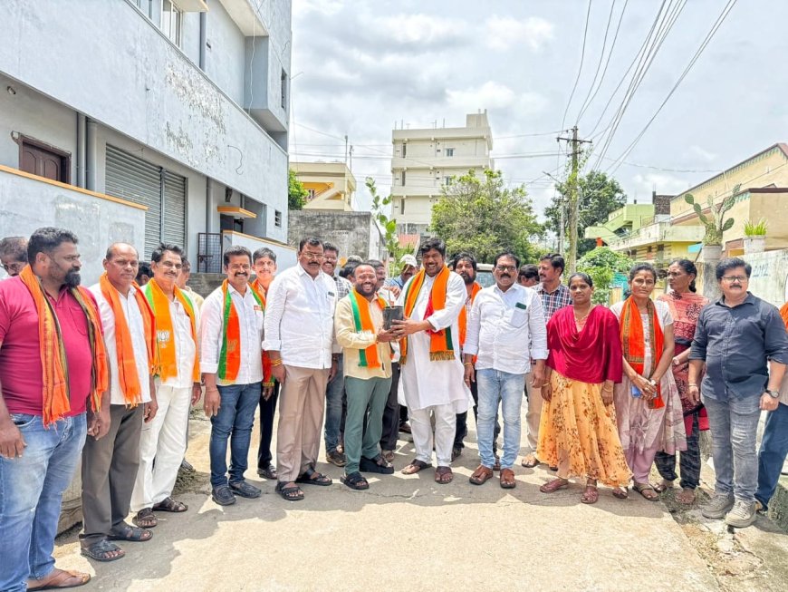 కీర్తిశేషులు డాక్టర్ శ్యాంప్రసాద్ ముఖర్జీ* వర్ధంతి సందర్భంగా""బిజెపి ఆధ్వర్యంలో 44వ , 52వ డివిజన్లో మొక్కలు నాటే కార్యక్రమం