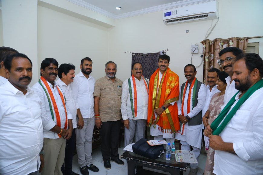 **ఖమ్మం జిల్లా కాంగ్రెస్ పార్టీ కార్యాలయంలో ఏఐసీసీ ఇంచార్జ్ శ్రీ చల్ల వంశీ చందర్ రెడ్డి ని మర్యాదపూర్వకంగా కలిసిన""మంత్రి తుమ్మల*