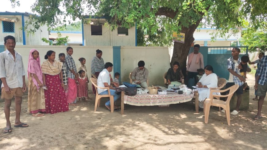 డాక్టర్ నాగేష్ ఆధ్వర్యంలో బోదనెల్లి గ్రామంలో వైద్య శిబిరం