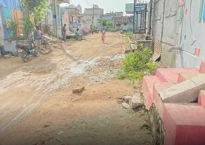 మధ్యలోనే ఆగిన సిసి రోడ్డు పనులు
