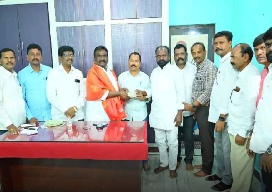 జూనియర్ కళాశాలకు విరాళం అందించిన ఎమ్మెల్యే
