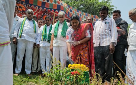 గౌరవరం హెడ్ రెగ్యులేటర్ నుంచి కంచల ఏటూరు మేజర్ కాలువకు"" జల హారతి