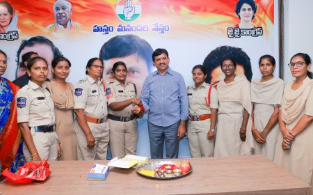 **సోదర భావంతో మంత్రికి రాఖీలు""ఖమ్మం పొంగులేటి క్యాంపు కార్యాలయంలో*