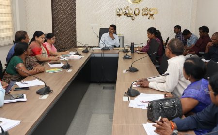 **ఎఫ్ ఆర్ ఎస్ ద్వారా హాజరు నమోదు కట్టుదిట్టం నమోదు చేయాలి""జిల్లా కలెక్టర్ అనుదీప్ దురి శెట్టి*