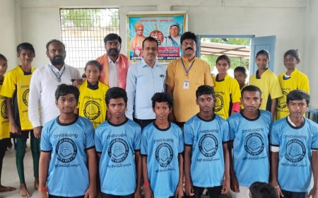 అక్షర ఫౌండేషన్ ఆధ్వర్యంలో  విద్యార్థులకు క్రీడా దుస్తులు పంపిణీ