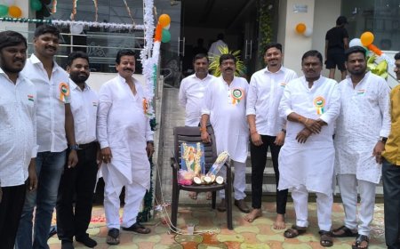 జాతీయ జెండాను ఎగరవేసిన సన్ రైస్ హాస్పిటల్ ఎం.డి సోమశేఖర్