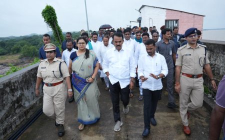 భారీ వర్షాలపై అప్రమత్తం  కడెం ప్రాజెక్టు ను పరిశీలించిన మంత్రి జూపల్లి