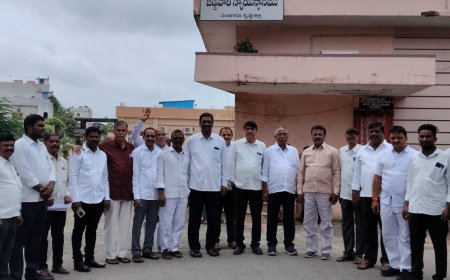 **బాపట్ల న్యాయవాది టీ విజయ్ కుమార్ పై దాడినీ ఖండిస్తూ""నందిగామ బార్ అసోసియేషన్*