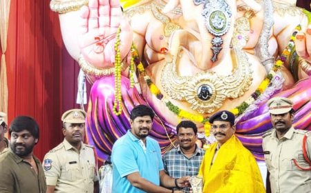 గణనాథుని దర్శించుకున్న గద్వాల డీఎస్పీ