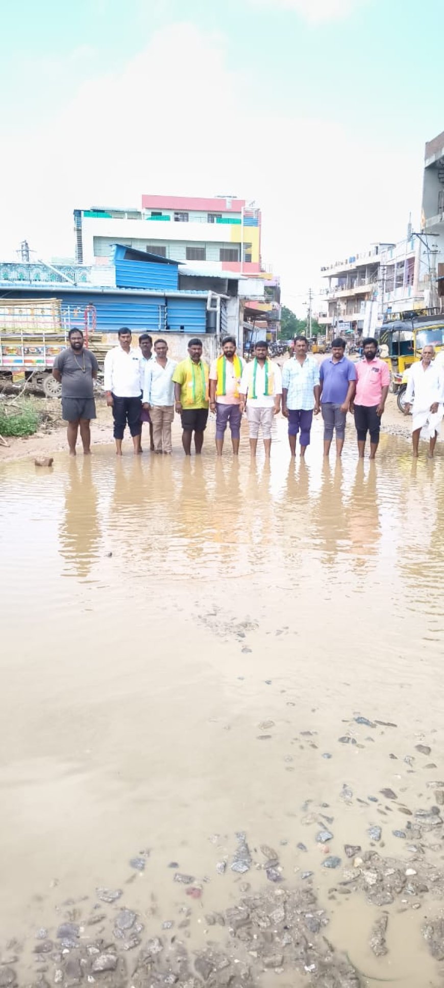 కోయిల్ దిన్నె శాంతి నగర్ రోడ్డును బాగు చేయండి