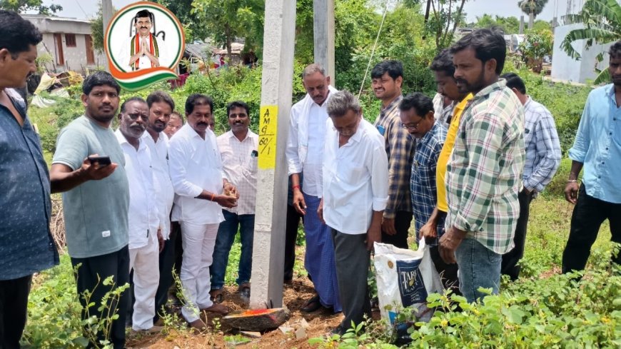 **పాలేరు నియోజకవర్గం లో ఇళ్లపై ఉన్న విద్యుత్తు తీగలను అర్పించిన మంత్రి పొంగిలేని కి ధన్యవాదాలు""మార్కెట్ చైర్మన్*