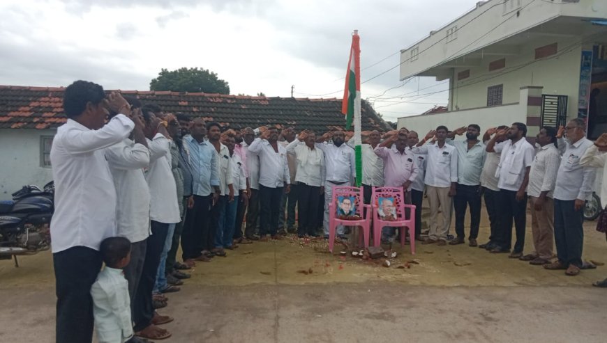 అడ్డగూడూరు బిఆర్ఎస్ పార్టీ కార్యాలయంలో జాతీయ జెండా ఆవిష్కరణ చేసిన కె ప్రభాకర్ రెడ్డి