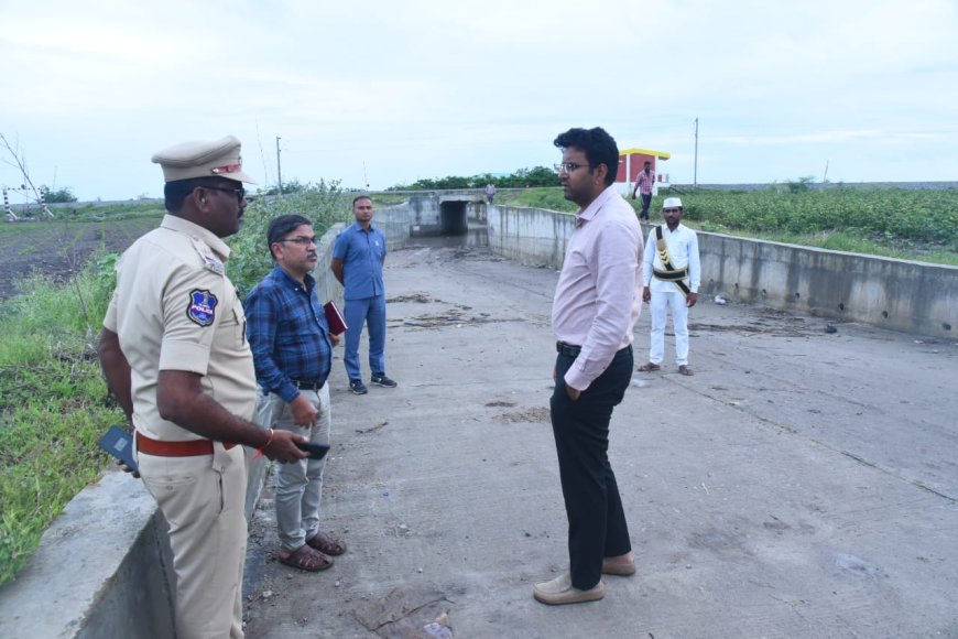 * భారీ వర్షాల కారణంగా వాగుల్లో నీటి ప్రవాహం తీవ్రమైందని ప్రజలకు ఎలాంటి ఇబ్బందులు తలెత్తకుండా తక్షణంసహాయక చర్యలు చేపట్టాలని కలెక్టర్