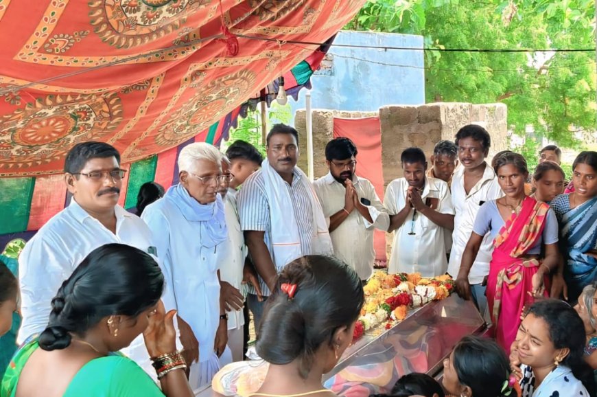 జూలూరు నర్సయ్య పార్థివ దేహానికి పూలమాలలు వేసి నివాళులర్పించిన వర్కింగ్ ప్రెసిడెంట్ రమేష్ గౌడ్