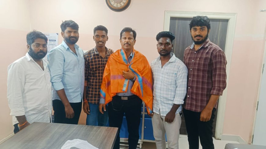 డాక్టర్"ఆలేటి శ్రీనివాస్ గౌడ్ ను సన్మానించిన గట్టుసింగారం గ్రామ యువకులు