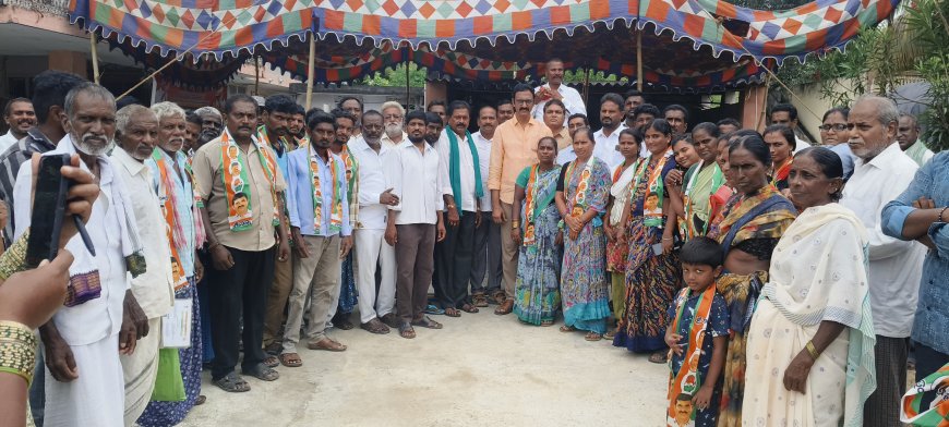 **రాజేశ్వరపురం గ్రామంలో టిఆర్ఎస్ పార్టీ 40 కుటుంబాలు రాజీనామా""శ్రీ దయాకర్ రెడ్డి సమక్షంలో కాంగ్రెస్లో చేరిక**