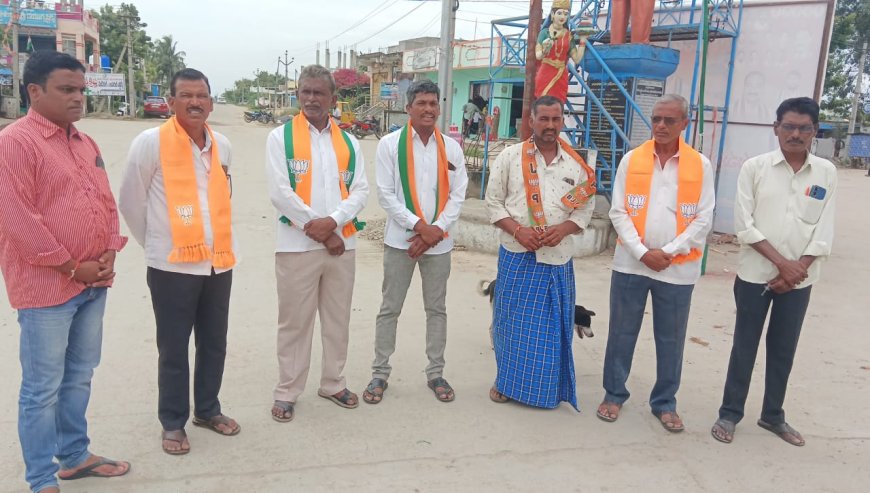 రాహుల్ గాంధీ చేసిన అనుచిత వ్యాఖ్యలకు బిజెపి మండల పార్టీ నాయకులు నిరసన