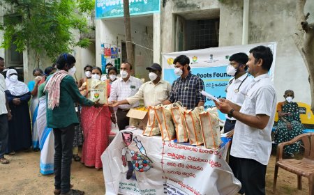 డి.ఎం.హెచ్.ఓ (DM&HO) డాక్టర్.ఎస్.కె.సిద్ధప్ప చేతుల మీదుగా న్యూట్రిషన్ కిట్లు పంపిణీ