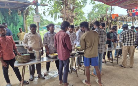 సత్యనారాయణపురం యూత్ ఆధ్వర్యంలో అన్నదాన కార్యక్రమం