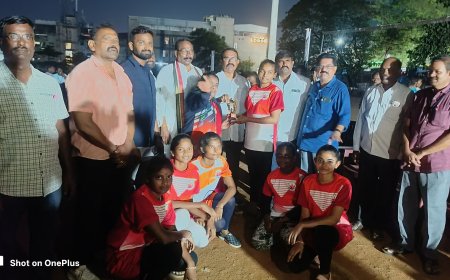 **కోదాడలో కబడ్డీ పోటీలలో గెలుపొందిన వారికి బహుమతులు*