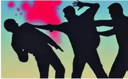 కోదాడలో అధికార పార్టీ చెందిన వ్యక్తులు చేసిన దాడిలో గాయపడ్డ టిఆర్ఎస్ పార్టీ చెందిన వ్యక్తిని""పరామర్శించిన