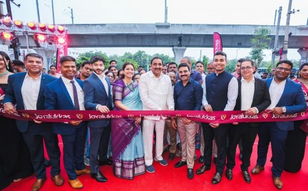 కూకట్పల్లిలో జోయాలుకాస్ రెండో షో రూమ్ ప్రారంభోత్సవానికి ముఖ్య అతిథులుగా స్థానిక ఎమ్మెల్యే అరికపూడి గాంధీ