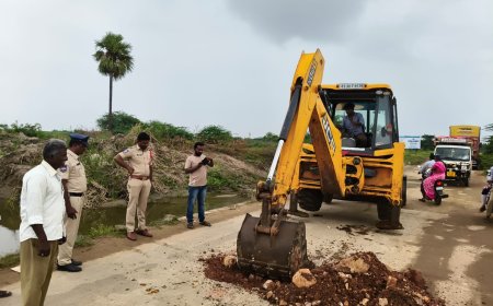వాహనదారులకు ఇబ్బంది కలగా కూడదు.. ఎస్సై శ్రీనివాసరావు