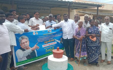 పెన్షన్ పెంచాలని ఎమ్మార్వో కార్యాలయం ముట్టడి