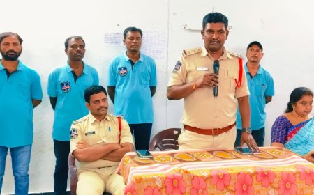 సూర్యాపేట ఒకటవ పట్టణ పోలీస్  బాలికలు ధైర్యంగా ఉండాలి