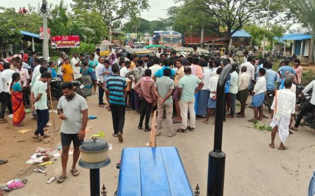 యూరియా వచ్చింది 444 బస్తాలుక్యూ లైన్ లో 4వేల మంది రైతులు