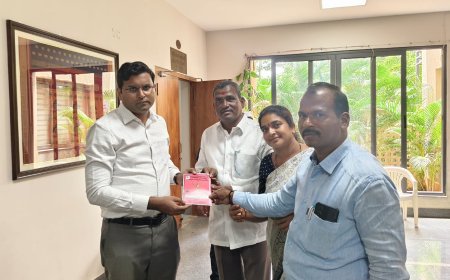 చాకలి ఐలమ్మ విగ్రవిష్కరణకు జోగులాంబ గద్వాల జిల్లా కలెక్టర్ బి సంతోష్ కీ ఆహ్వానం అందించిన