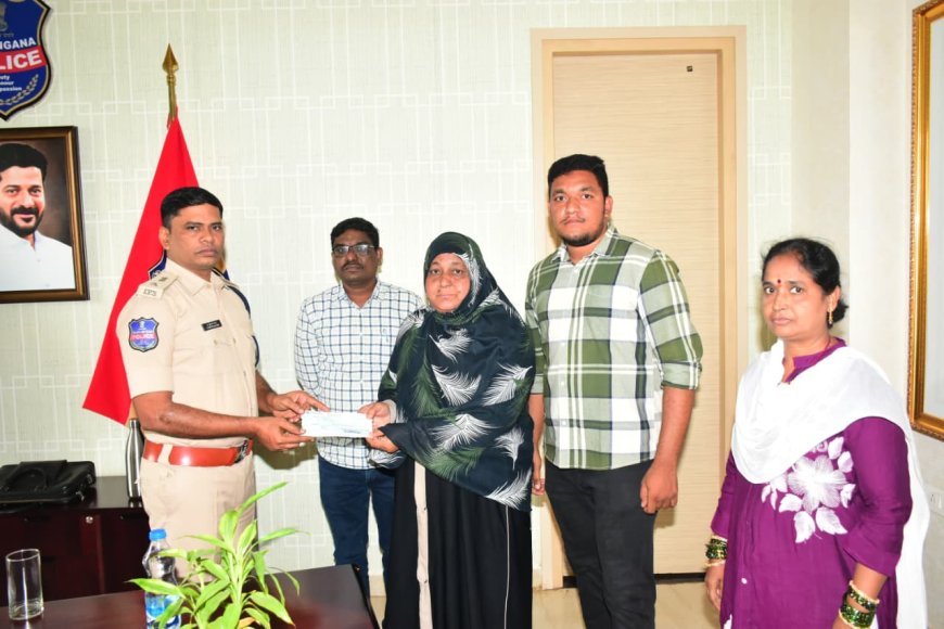రోడ్డు ఆక్సిడెంట్ లో మరణించిన  పోలీసు అధికారి కుటుంబానికి విడో కార్పస్ ఫండ్