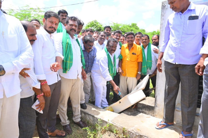 గోదావరి జలాలను విడుదల చేసిన ఎమ్మెల్యే మందుల సామెల్