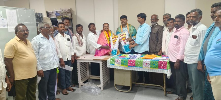 అసిస్టెంట్ లేబర్ ఆఫీస్ లో జూనియర్ అసిస్టెంట్ గా పనిచేస్తు అలంపూర్ GPOగా ట్రాన్స్ఫరై వెళ్లిన MD మహిన్ పాషాకు ఘన సన్మానం