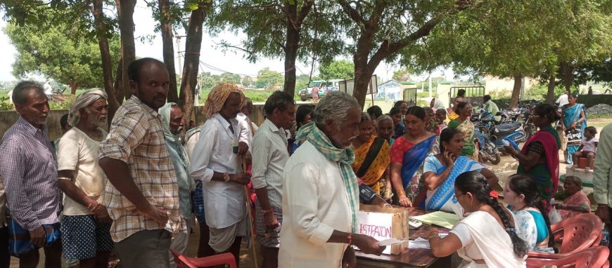 అడ్డగూడూరు ప్రభుత్వ దవఖానలో ప్రత్యేక వైద్య శిబిరం డాక్టర్"బి భార్గవి 