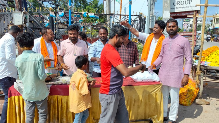 వలస కూలి కార్మికులకు అల్పాహారం