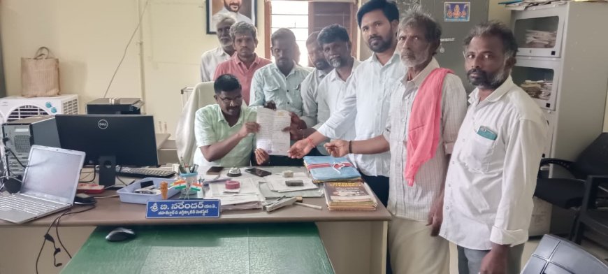 - ధరూర్ తహశీల్దార్ కు వినతి పత్రం అందజేసిన నడిగడ్డ హక్కుల పోరాట సమితి నాయకులు