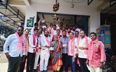 అడ్డగూడూరులో కాంగ్రెస్ ఇంటింటి బాకీ కార్డుల పంపిణీ కార్యక్రమం