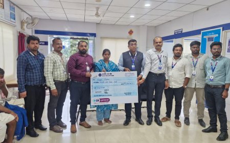 SBI 20 లక్షల ఇన్సూరెన్స్ భీమా చెక్ అందజేత