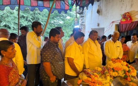 మృతుని కుటుంబాన్ని పరామర్శించిన డిసిసిబి చైర్మన్ మామిళ్లపల్లి విష్ణువర్ధన్ రెడ్డి