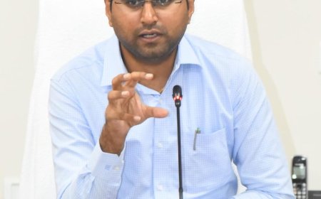 తుపాను ప్రభావంతో రైతులు నష్టపోకుండా చూడాలి. . జిల్లా కలెక్టర్ బి.యం. సంతోష్