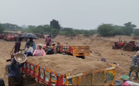 భారీ వర్షంలో  ఇసుక రవాణా