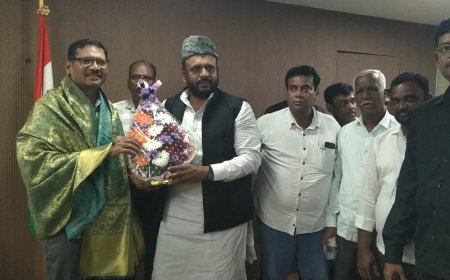 తెలంగాణ రాష్ట్ర రోడ్డు రవాణా సంస్థ ఎండి నాగిరెడ్డిని మర్యాదపూర్వకంగా కలిసిన కాంగ్రెస్ పార్టీ గ్రేటర్ హైదరాబాద్ మైనారిటీ చైర్మన్ జానబ్ హర్షద్ షేక్